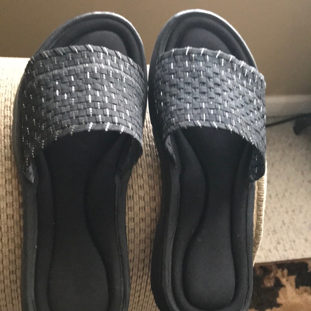Sandals with memory foam. Super comfy!